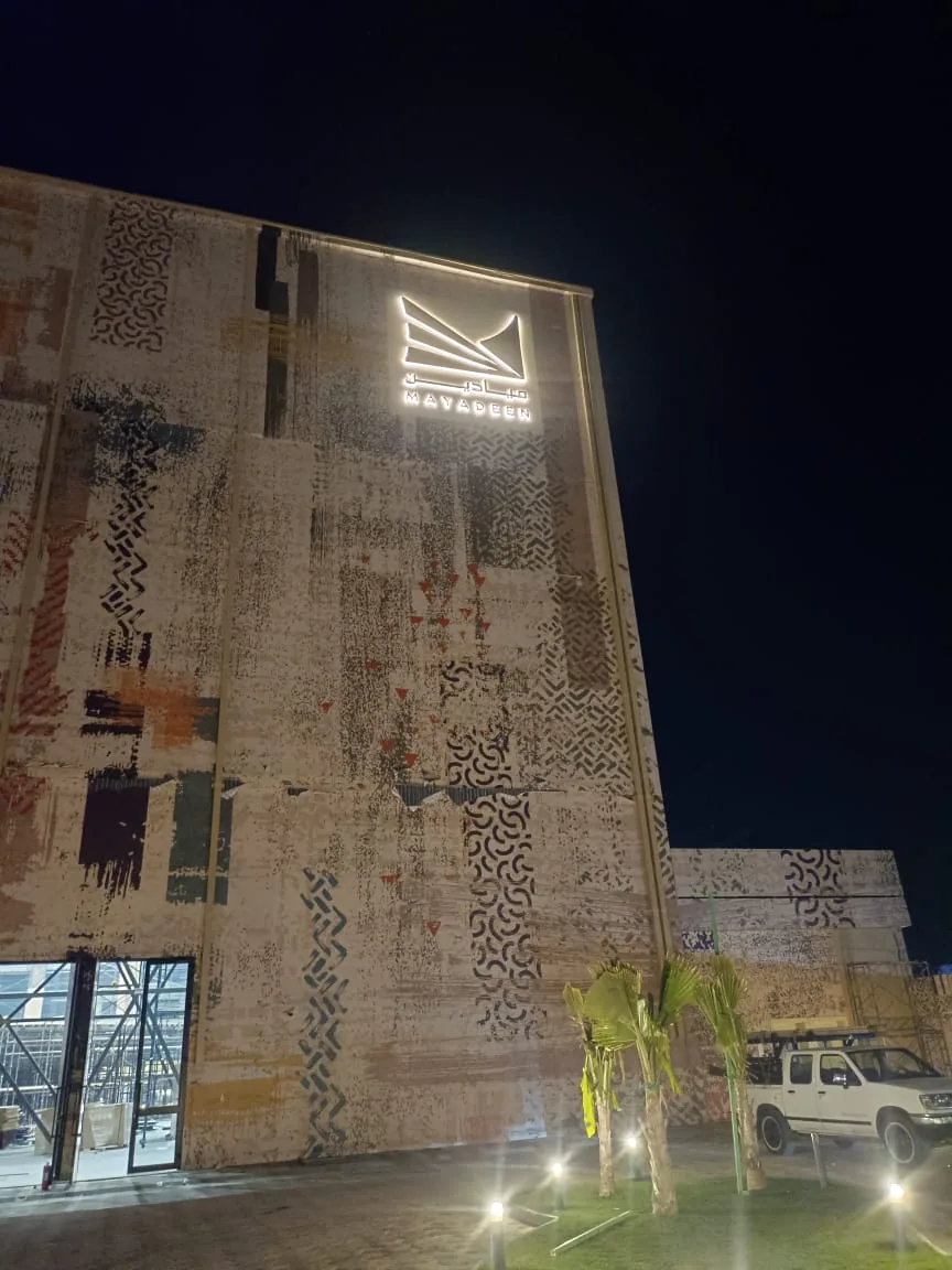 Cladding installation, Riyadh